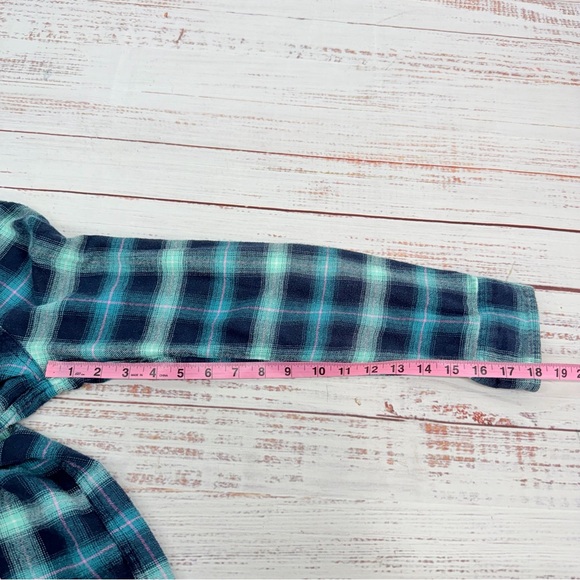 Hollister size Medium Teal Blue Plaid Long Sleeve Button Down Flannel Shirt - Picture 9 of 12